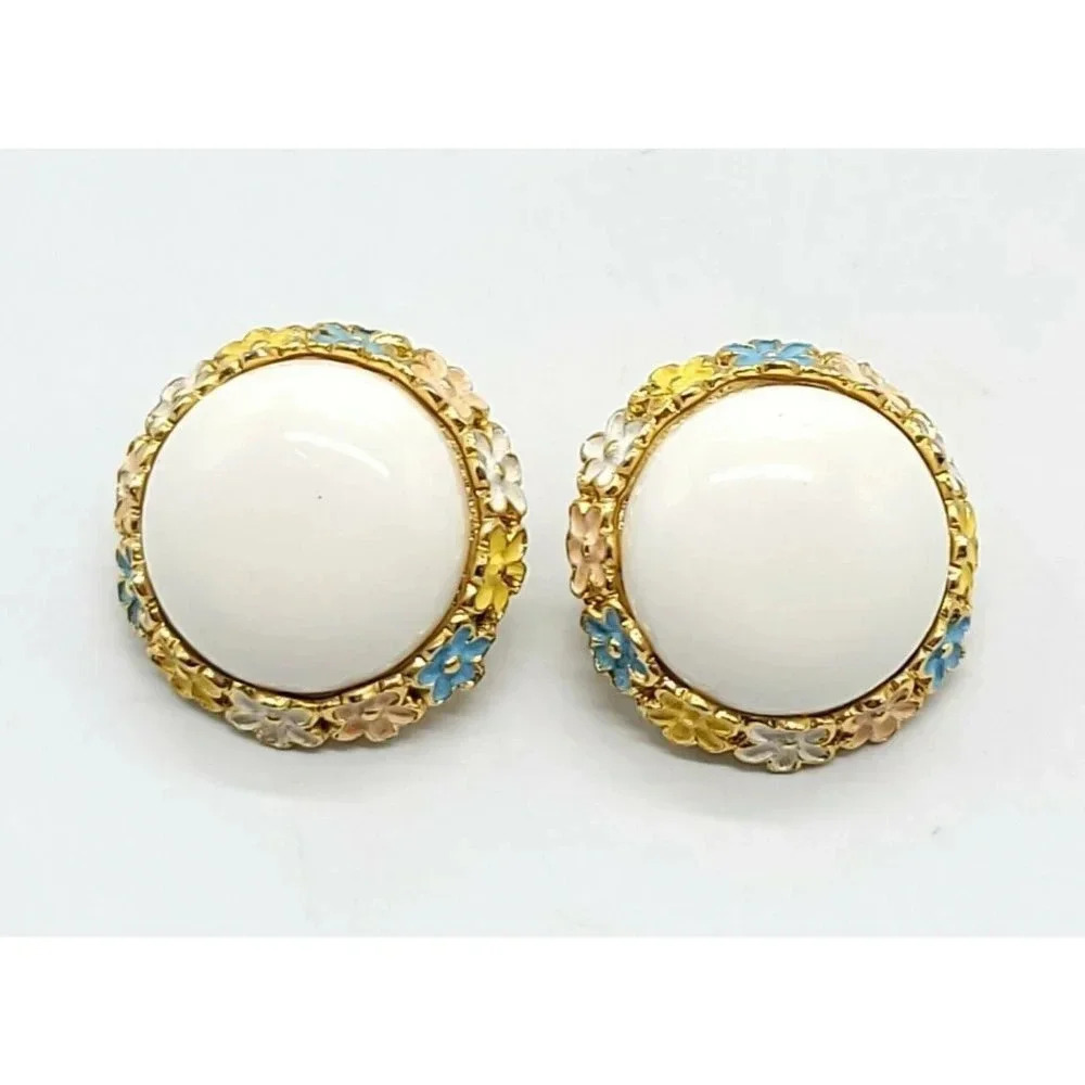 Crown Trifari Pastel Enamel Flower White Lucite Ro